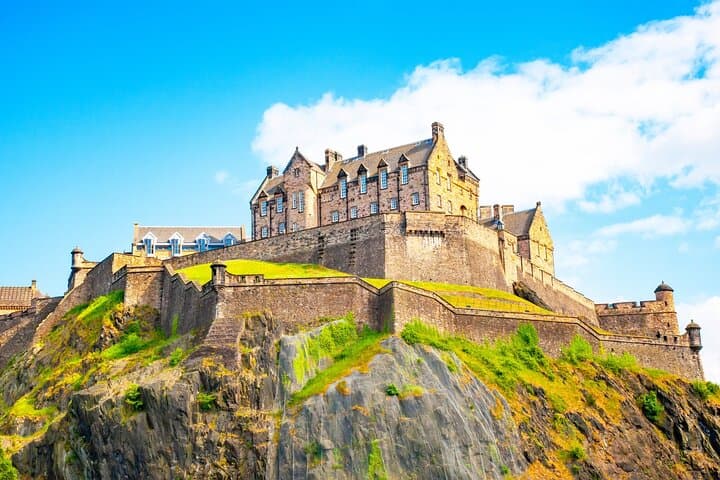 Edinburgh Old Town Landmarks Private Guided Walking Tour