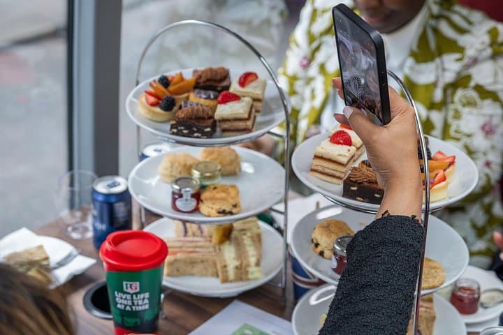 London: Afternoon Tea Bus Tour with Prosecco & London Eye Option
