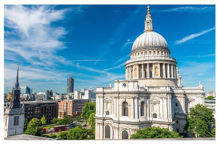 Stand in awe before one of London’s greatest masterpieces. As the stories unfold before you, let the city’s history come alive in every detail.