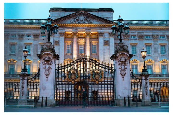 From royal gates to grand squares, discover the heart of London’s heritage. Let us take you closer to its history, comfort, and charm — one story at a time.