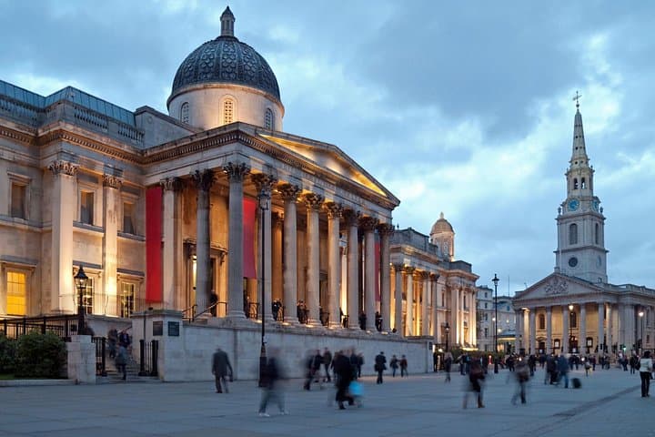 Stand at the heart of London in Trafalgar Square — where art, history, and energy come together. Feel the city’s spirit come alive with every stop on our tour.