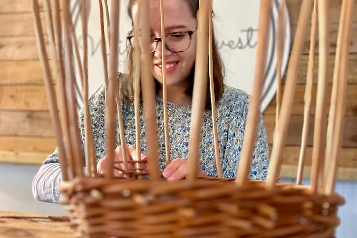 Your private basket weaving day takes place in a cosy cabin workshop.