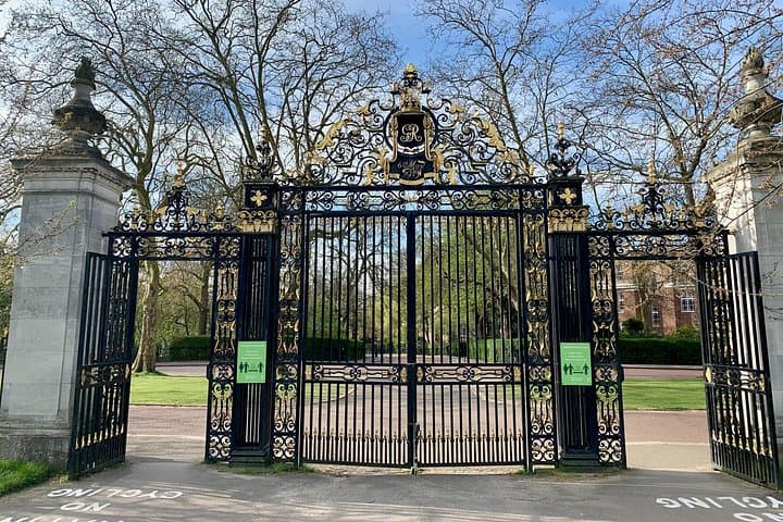 A Self-Guided Audio Tour of Primrose Hill and Regents Park