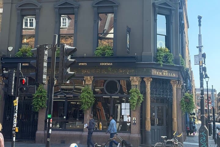 Jack the Ripper Themed Pub Crawl with Beer
