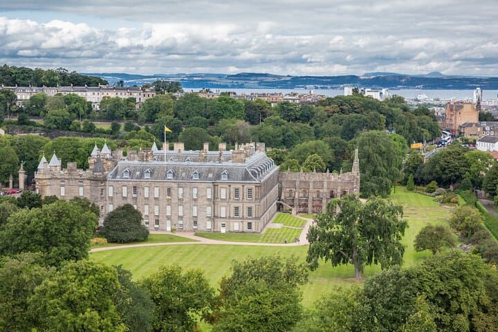 Edinburgh Old Town Private Guided Family Walking Tour