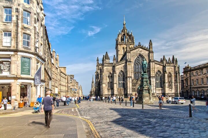 Edinburgh Old Town Private Guided Family Walking Tour