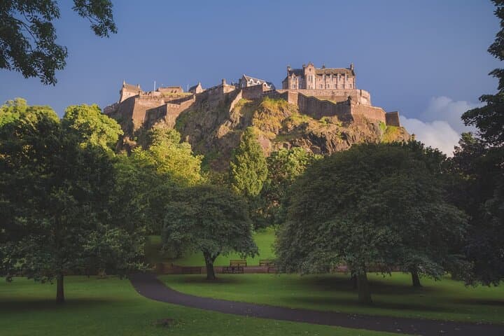 Edinburgh Old Town Private Guided Family Walking Tour