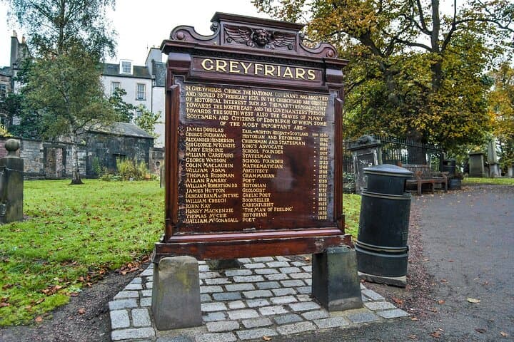 Greyfriars Kirkyard and Edinburgh Castle Private Guided Tour