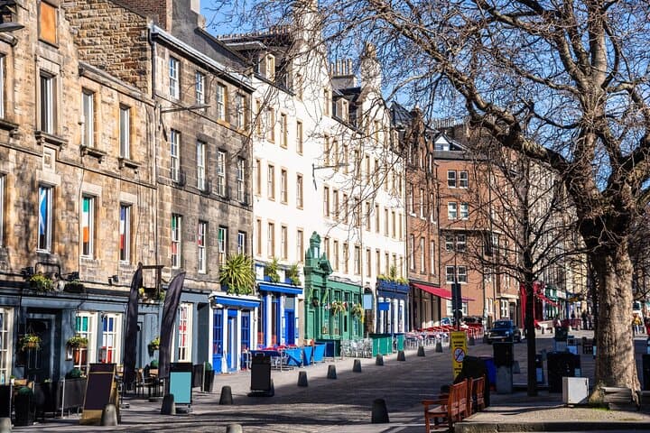 Greyfriars Kirkyard and Edinburgh Castle Private Guided Tour
