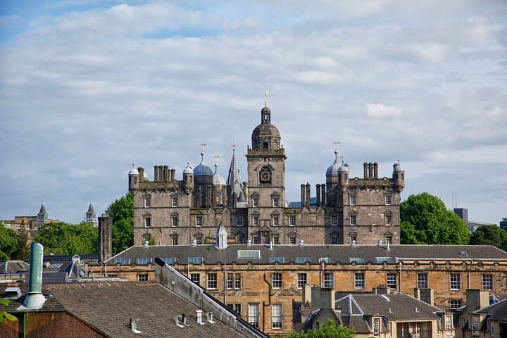 Greyfriars Kirkyard and Edinburgh Castle Private Guided Tour
