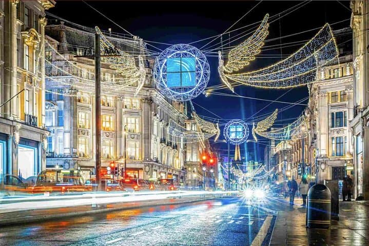 London: Christmas Lights Tour (Bus) + Hop-On Hop-Off 1-Day Boat