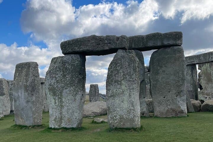 Full Day Windsor Tour, Stonehenge and Bath from London in a Group