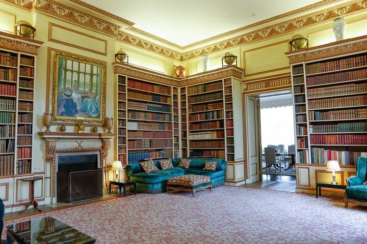 From London: Leeds Castle and Hever Castle Tour including Tickets