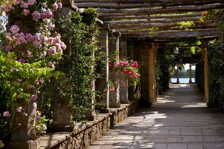 From London: Leeds Castle and Hever Castle Tour including Tickets