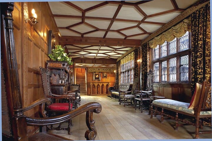 From London: Leeds Castle and Hever Castle Tour including Tickets