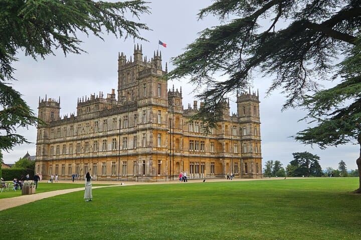 London: Private Downton Abbey Tour By Black Cab With Lunch Stop