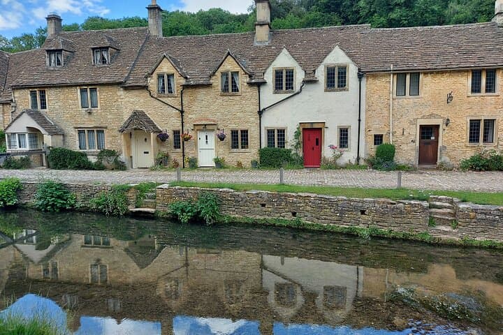 Cottages by the river in Castle Combe