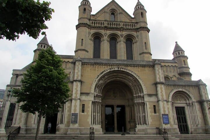 Private Belfast Tour – Culture, History & Modern Charm