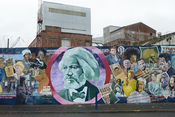 Belfast History Private Tour – Murals & Crumlin Gaol