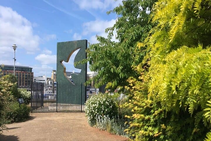 Wapping and the Old London Docks: A Self-Guided Audio Tour