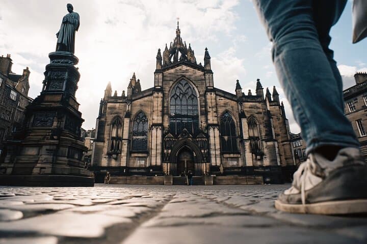 Self Guided Walking Tour of Edinburgh with Quizzes