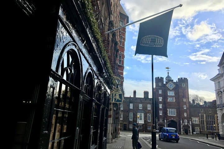 St James Audio Walking Tour: Risqué Royals and Secret Locations