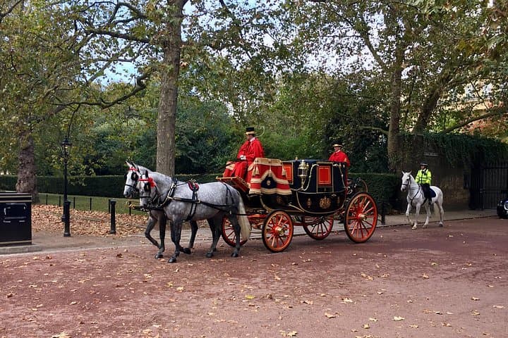 St James Audio Walking Tour: Risqué Royals and Secret Locations