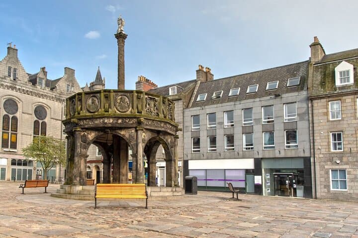 Aberdeen Private Walking Tour with a Local