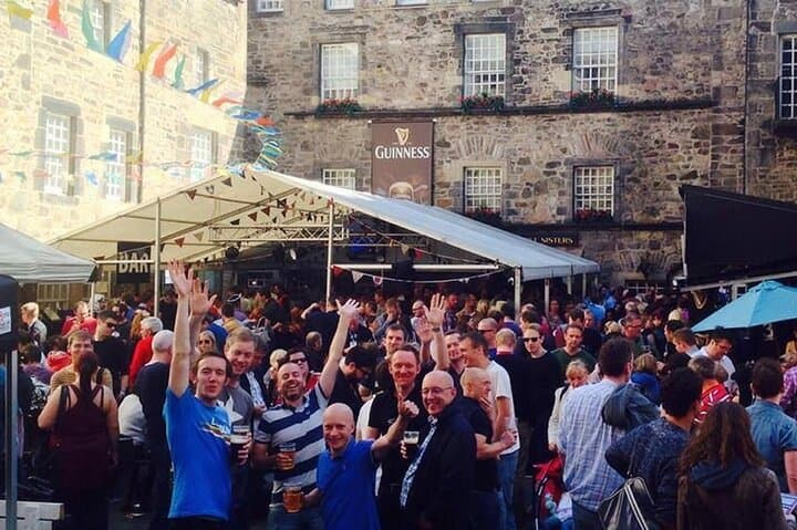 Edinburgh Electric Mile Pub Crawl with Free Shots