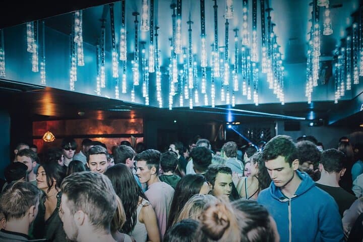 Edinburgh Electric Mile Pub Crawl with Free Shots