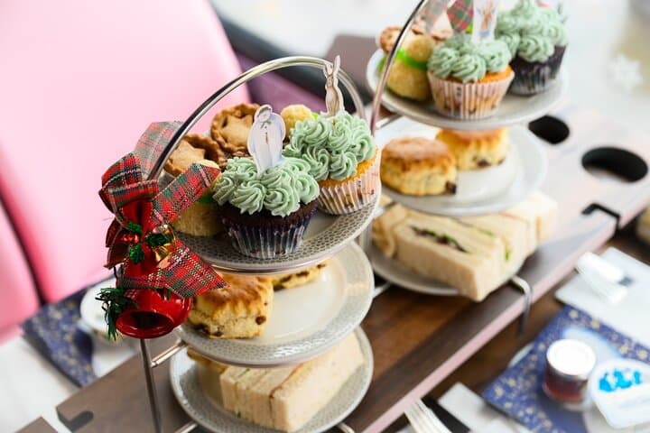 London: The Snowman Afternoon Tea Bus Tour