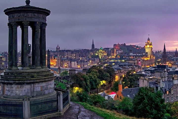 Edinburgh Private Walking Tour with a Local