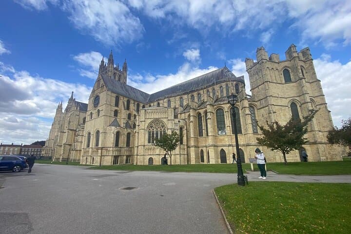 Leeds Castle Canterbury and Dover Cliffs Private Tour from London