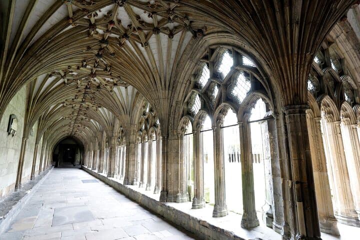 Leeds Castle Canterbury and Dover Cliffs Private Tour from London