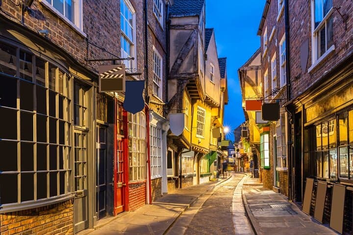 York Private Walking Tour with a Local