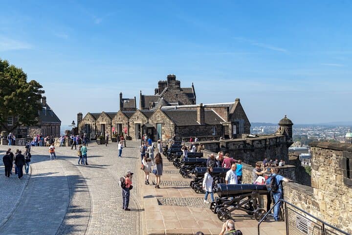 Private Airport Transfer and Edinburgh Highlights Tour