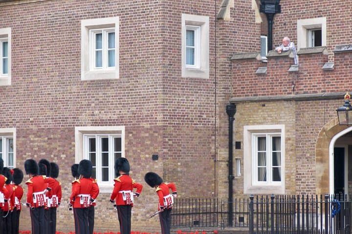 London Full Day Tour by Foot, Bus, Tube and Boat