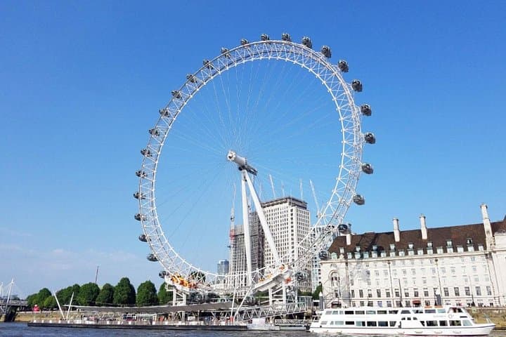 Christmas Day Magic London’s Sights and Sounds