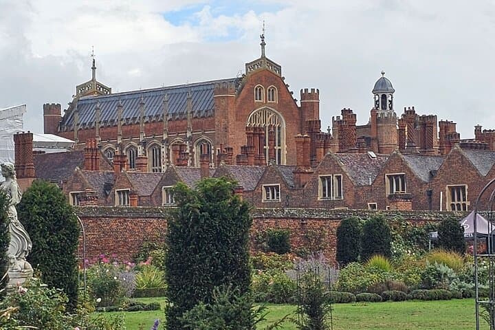 Hampton court palace