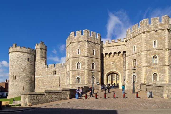 Full Day Guided Tour at Windsor Stonehenge and Bath