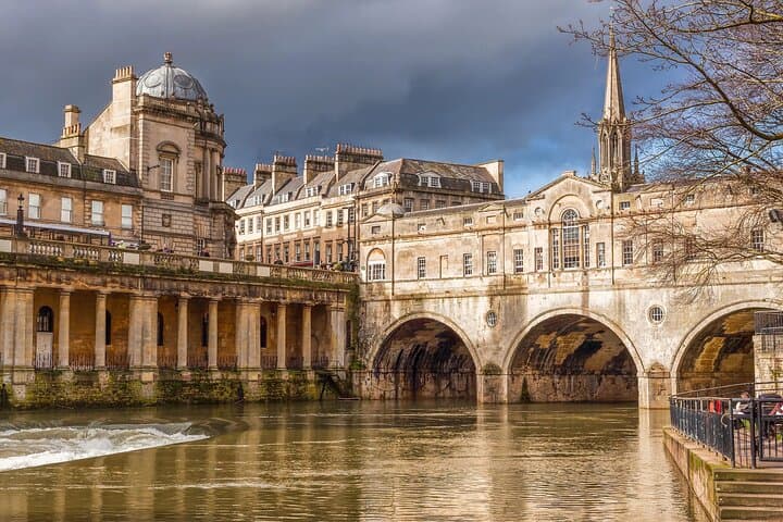 Full Day Guided Tour at Windsor Stonehenge and Bath