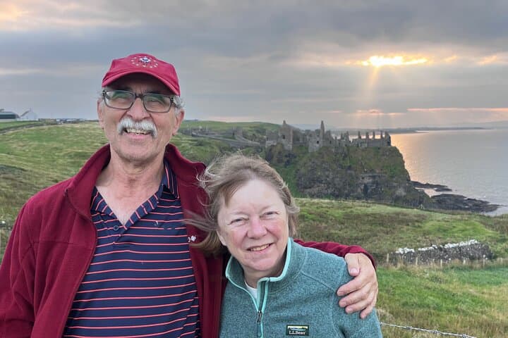 Northern Highlights Full-Day Guided Tour in Northern Ireland