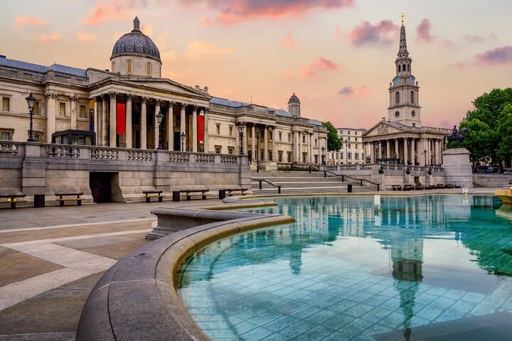 Trafalgar Square and National Gallery: The cultural and vibrant heart of the British capital.