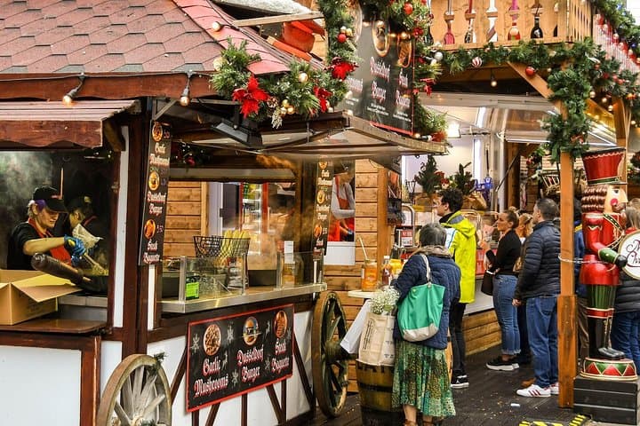 Private Cardiff Christmas Lights Walk With Welsh Cakes