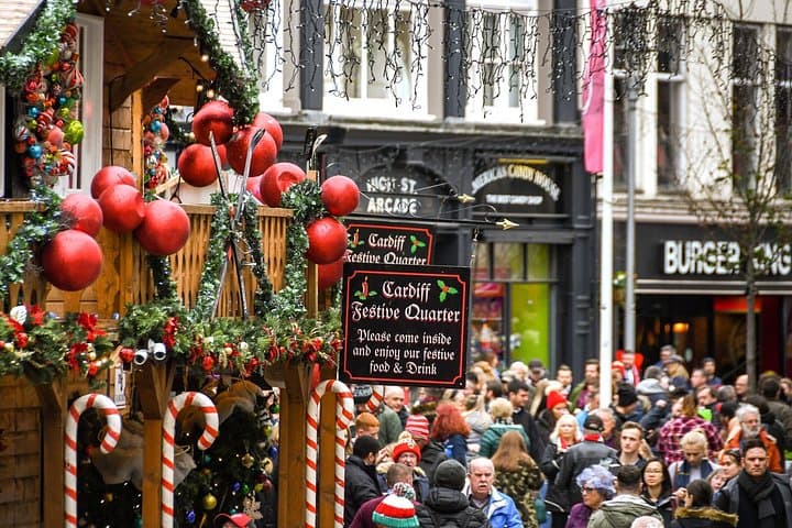 Private Cardiff Christmas Lights Walk With Welsh Cakes