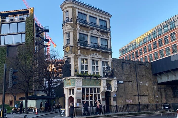 Historical Fleet Street Pub Tour