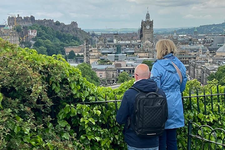 Edinburgh Private Walking Tour with a Local