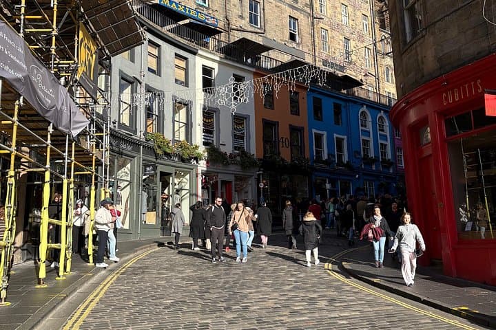 Edinburgh Private Walking Tour with a Local