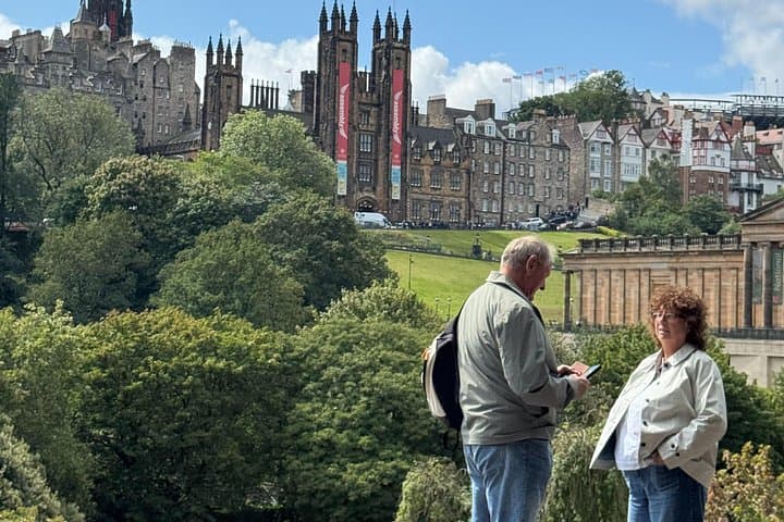 Edinburgh: Privately Guided Half Day Tour in a Luxury Minivan