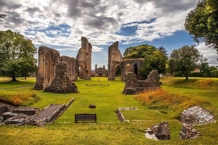 Cheddar Gorge and Glastonbury 1 Day Small Group Tour from Bath